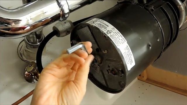 How to fix a garbage disposal in five minutes (safely!) смотреть онлайн