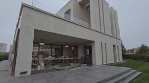 Обзор отделки фасада дома 1000 кв.м. Крупноформатный керамогранит 1х3 метра. Часть 1