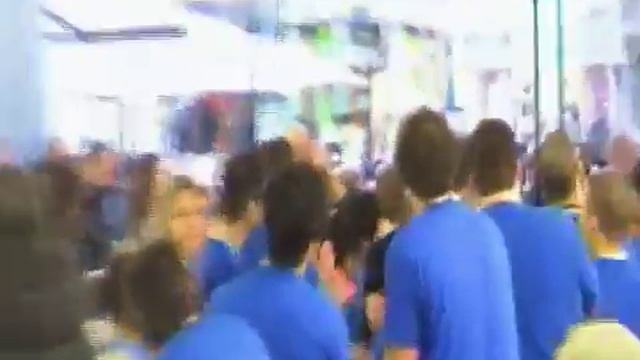 Apple Store - Eröffnung in Frankfurt смотреть онлайн