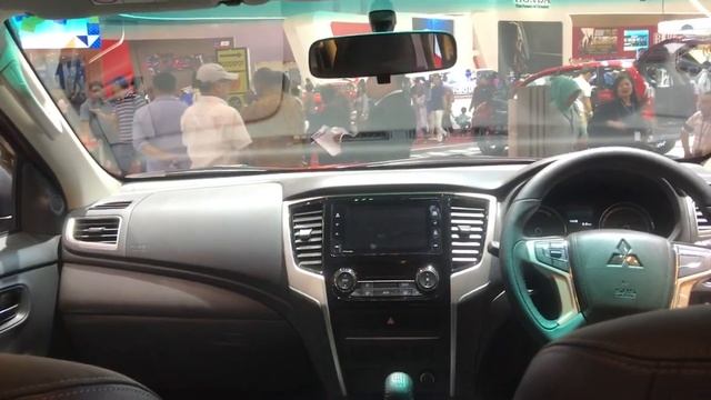 Mitsubishi Triton Facelift Exceed 2019 - In Depth Tour - Indonesia смотреть онлайн