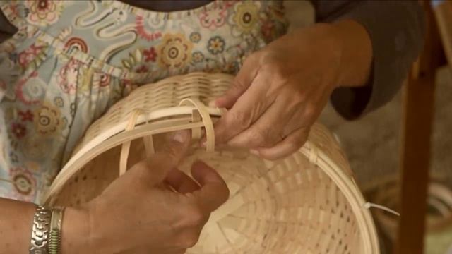 Apple Basket with Swing Handle Instructions - Chapter 5: Carving and Lashing Rims смотреть онлайн