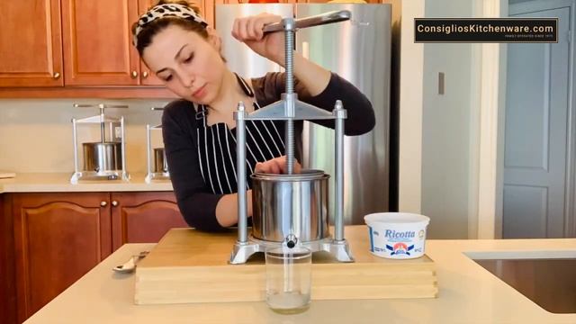 How to Make Almond Milk & More with the Professional Torchietto (Vegetable/Fruit Press) смотреть онлайн