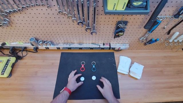 Personalized Apple AirTag w/ Apple Leather Keyring смотреть онлайн