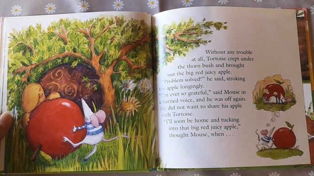 Little Mouse and the Big Red Apple 🍎 | Story Book Read Aloud For Kids смотреть онлайн