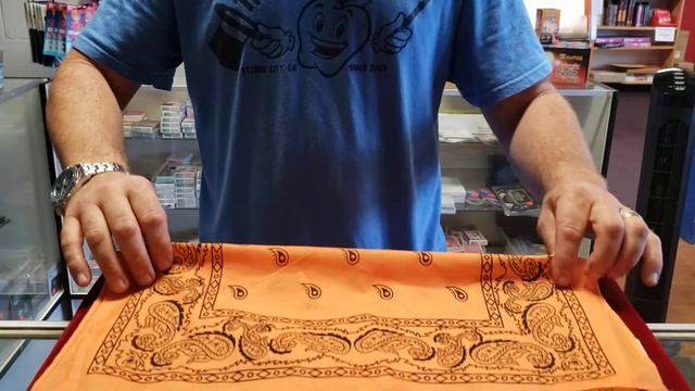 The Hopping Halves magic trick with traditional Chinese Coins performed by Brent Geris смотреть онлайн