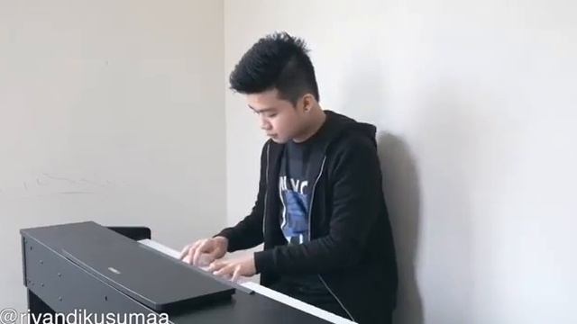 Piano Cover - You Are the Apple of My Eye смотреть онлайн