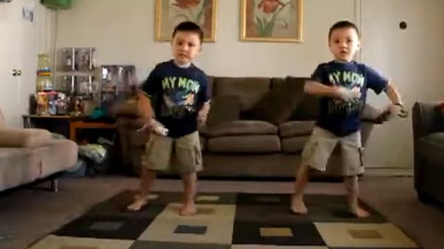 Justin and Jeremy - Who Let the Dogs Out - YouTube.flv смотреть онлайн