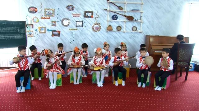 музыкальный ансамбль детского садика "Гулоро" узбекская народная музыка "Кари наво" смотреть онлайн