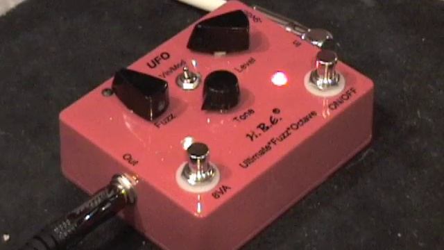 Home Brew Electronics UFO Ultimate Fuzz Octave guitar effects pedal demo w Jaguar Twin Amp HBE смотреть онлайн