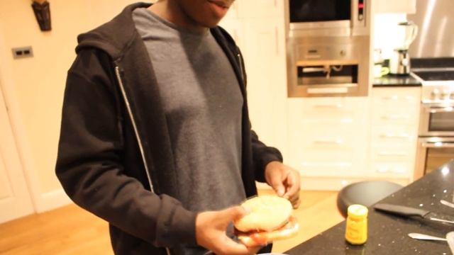 KRABBY PATTY CHALLENGE!!! смотреть онлайн