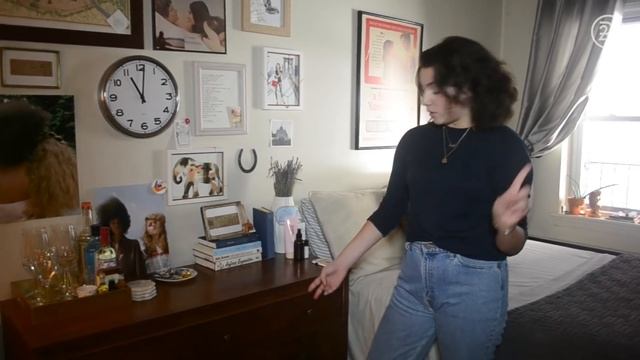 Tiny NYC Studio Apartment Tour With Vintage Decor | Sweet Digs Home Tour | Refinery29 смотреть онлайн