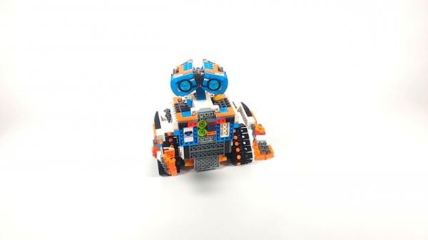 LEGO WALL-E built with the BOOST Creative Toolbox 17101