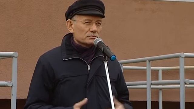 Рустэм Хамитов вручил уфимским сиротам ключи от квартир