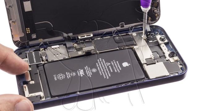 Guía del Apple iPhone 12 mini: Cambiar auricular, micrófono superior y sensores смотреть онлайн