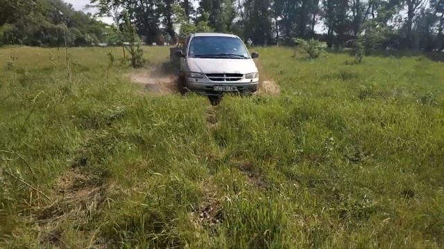 Chrysler Voyager 2.5TD offroad смотреть онлайн