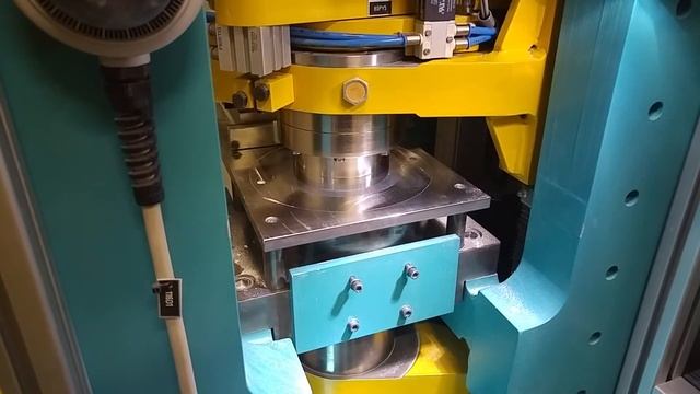 Pressing of the Zirconia powder смотреть онлайн