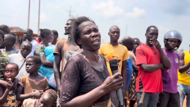 Nwoya woman fires Hot Question For Norbert Mao смотреть онлайн