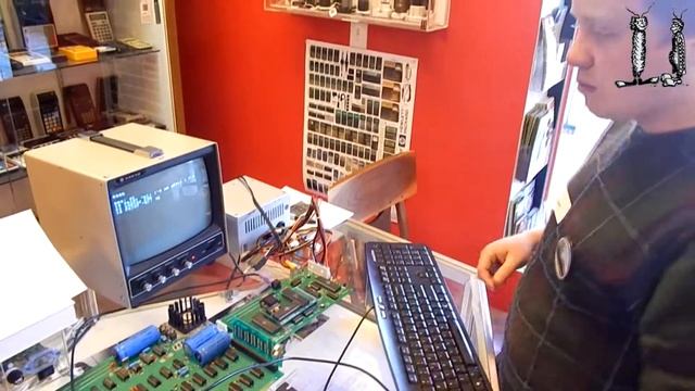 Programming Apple 1 software Simulator pds смотреть онлайн