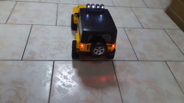 Axial Jeep Wrangler Rubicon с пластиковым кузовом смотреть онлайн