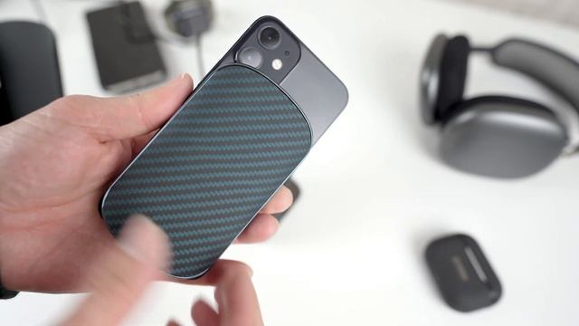 PITAKAのMagSafeでiPhoneに貼り付くモバイルバッテリー兼充電スタンドって便利過ぎ！ смотреть онлайн