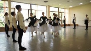 МГАХ. «Полонез» (муз. - П.И.Чайковского, хор. - М.Северцевой) 8 пар