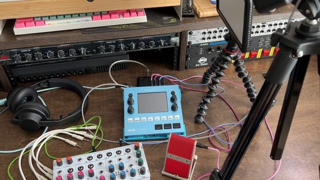 Travel Synth Setup Overview - Modern Sounds Pluto, OP-Z, Tula Microphone, 1010 Bluebox Mixer смотреть онлайн