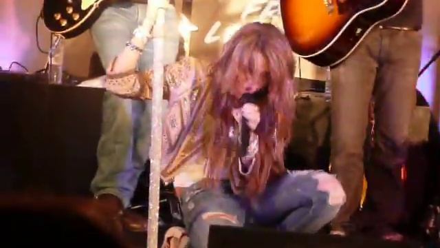 7 Things (LIVE) - Miley Cyrus @ Apple Store London смотреть онлайн