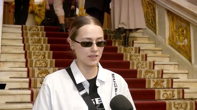 ПЛАТЬЕ ГОРОДА 2023: крылья, шубы легендарного дизайнера и тренды моды смотреть онлайн