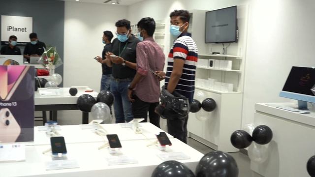 Buying Apple iPhone 13 Pro on First Day from Apple Store Pondicherry | Aravinth PP தமிழில் смотреть онлайн