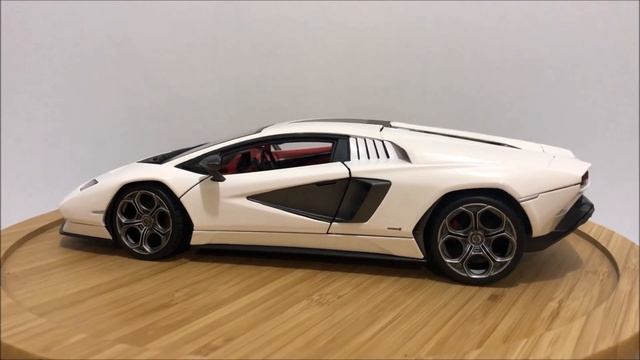 LAMBORGHINI, COUNTACH, LPI 800-4,  2022, 1/18 MAISTO.