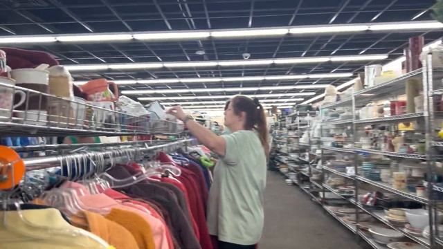 Went on over to #americanthrift in Lauderhill, FL today! BIG SALES! NICE HAUL!! I can’t believe it! смотреть онлайн