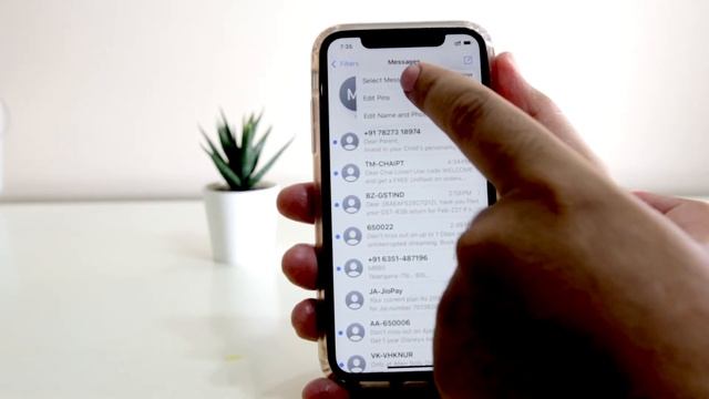 How to Pin and UnPin a Text Message on iPhone смотреть онлайн
