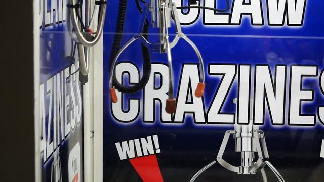 Get The iPhone In The Hole, And WIN IT! || Arcade Games смотреть онлайн