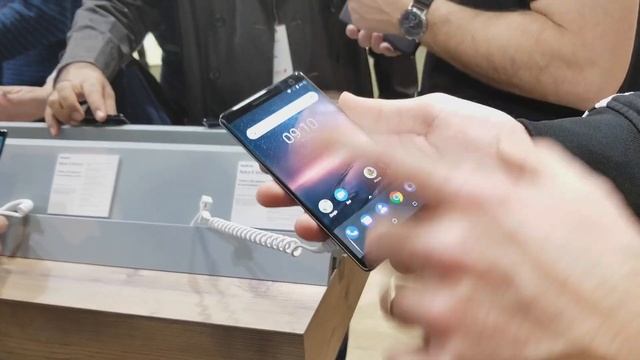 Nokia 8 Sirocco | Video Preview dal MWC18 di Spazio iTech смотреть онлайн