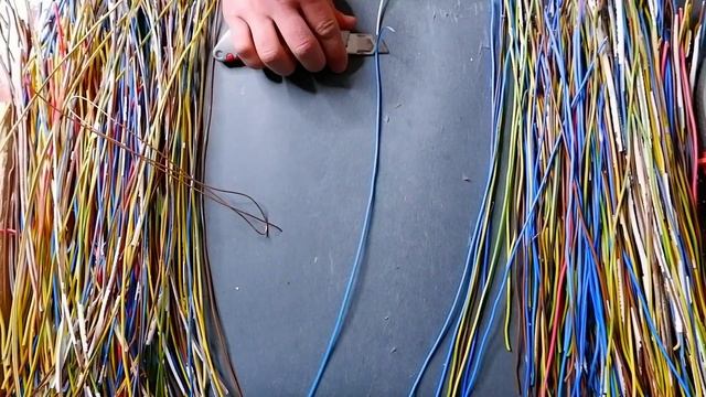 Master Class | How to easily strip wires with a knife. смотреть онлайн