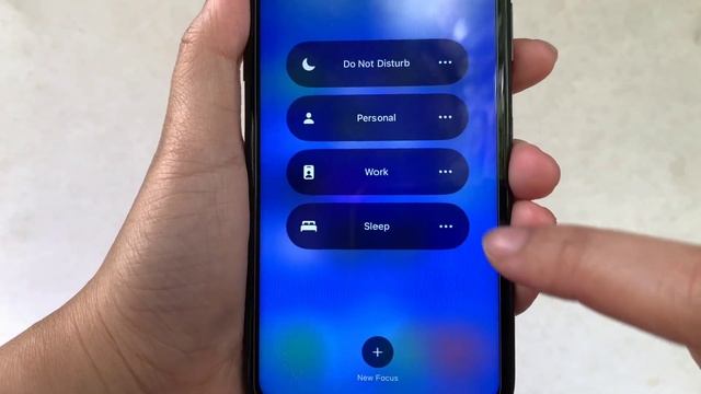 How to enable or disable sleep focus on iPhone X смотреть онлайн