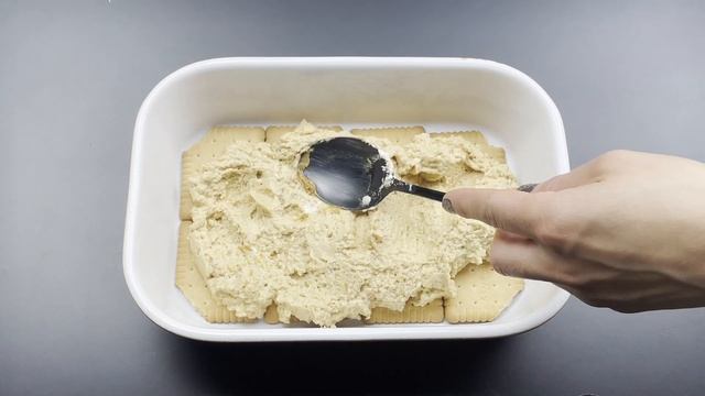 Peanut butter, banana, apple and chocolate for an easy appetising cake. смотреть онлайн