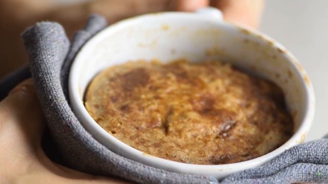 Apple Pie in a Mug (HEALTHY and UNDER 5 MINUTES!) смотреть онлайн