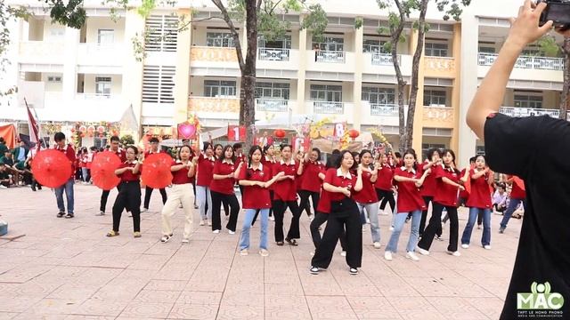 Dân Vũ C8 | Trại Xuân THPT Lê Hồng Phong 2023 | Flashmob LHP смотреть онлайн