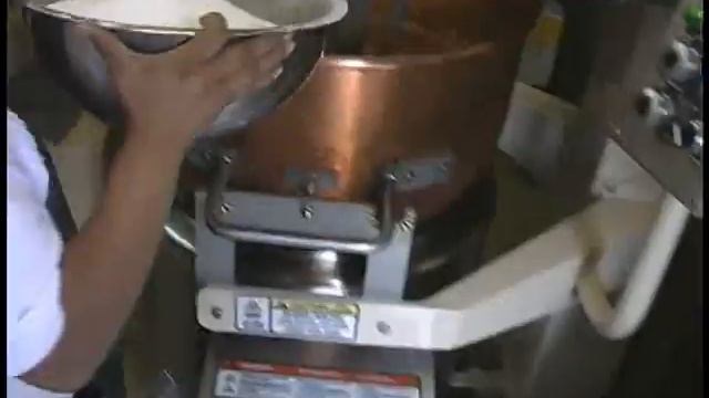 Behind The Business: Tanners Orchard's Caramel Apples смотреть онлайн