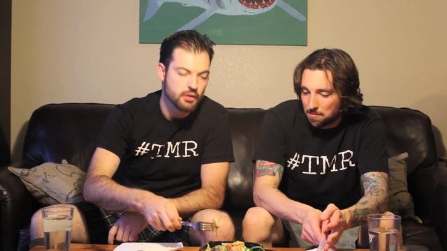 Wendy's Asian Cashew Chicken Salad - The Two Minute Reviews - Ep 240 #TMR смотреть онлайн