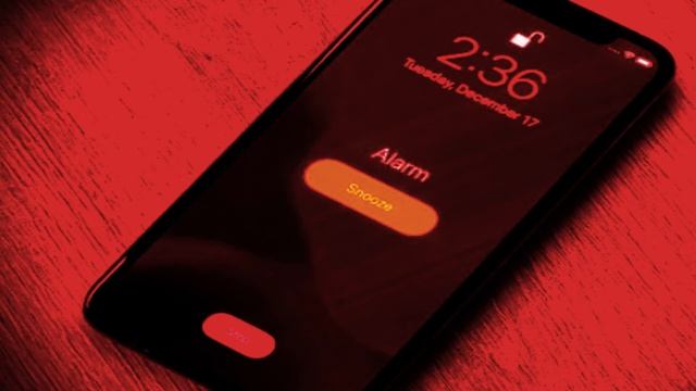 1 hour of silence broken up by iphone alarm смотреть онлайн