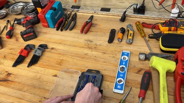 You Should Buy These 20 Tools First!! (P. 1) смотреть онлайн