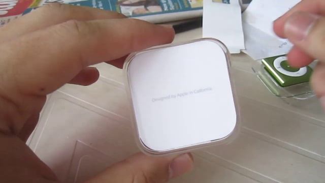 Unboxed : Apple IPod Shuffle 4G 2 GB (Green)