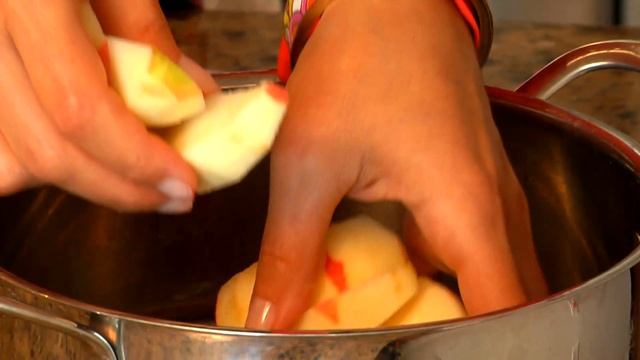 How to Cook Apples for Babies as Finger Food : Cooking with Apples смотреть онлайн