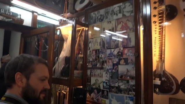 Музыкальные инструменты. Магазин смотреть онлайн