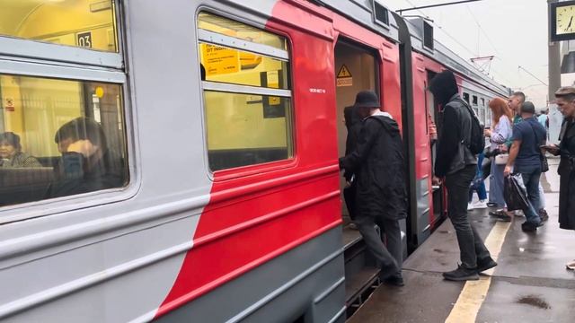 ЭД4М-0227 прибывает на станцию Подлипки-Дачные сообщение Монино-Ярославский вокзал смотреть онлайн
