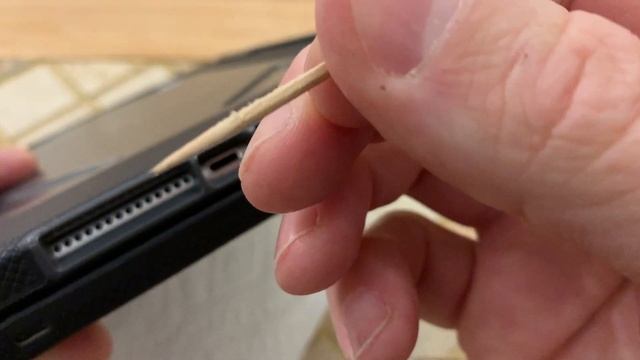 How to clean Charging Port on iPad and iPhone Correctly смотреть онлайн