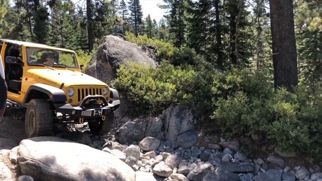 Rubicon Trail 2019 Jeep rolls on its side смотреть онлайн