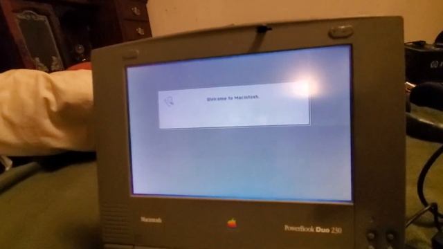 Classic Macintosh Powerbook Duo 230 Vintage Mac Apple Laptop смотреть онлайн